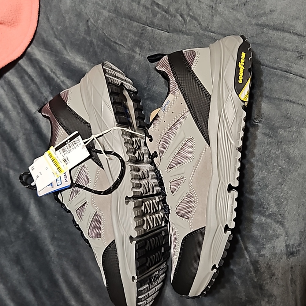 NWT MENS SNEAKERS BY SKETCHERS - Picture 5 of 5